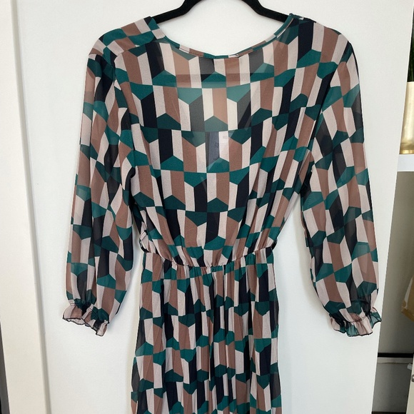 BNWT Long Pattern Dress - Picture 2 of 5